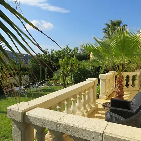 La Maison Jaune Villa