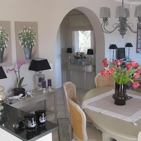 La Maison Jaune Villa *